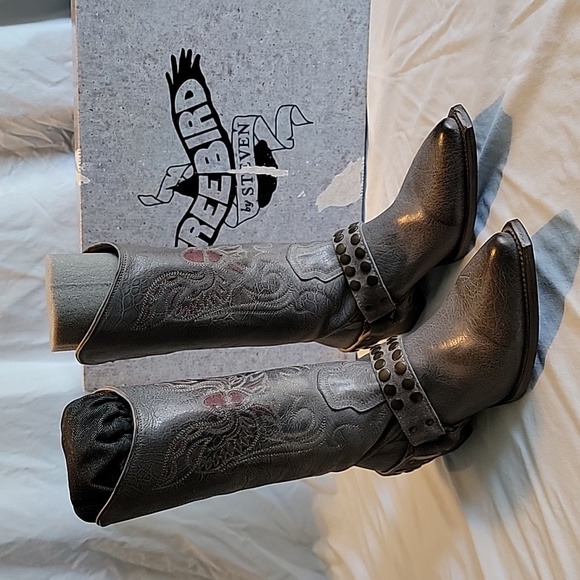 Women's FREEBIRD size 12 boots - Picture 4 of 11
